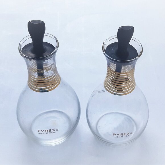 VTG Pyrex Oil & Vinegar Glass Cruets with Tops Gold Bands Original Stoppers - Picture 3 of 12